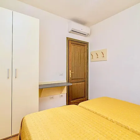 Aparthotel With Panoramic Swimming Pool In Tergu